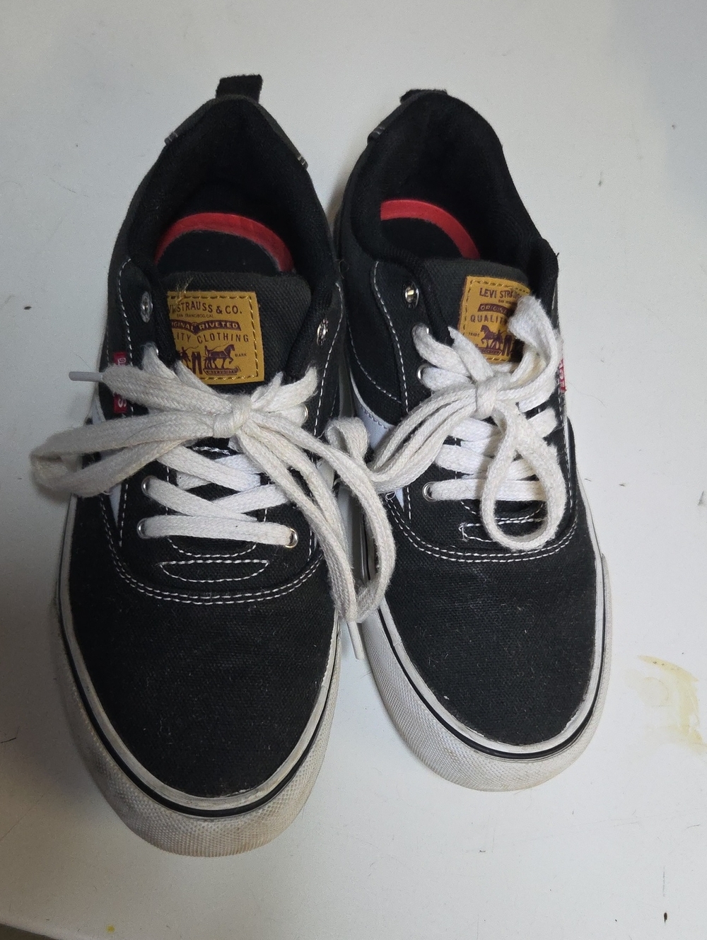 Levi's Women's Black Canvas Low-Top Sneakers Sz 8